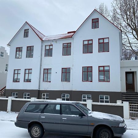 Day Dream Central Akureyri Three Bedroom Apt Buitenkant foto