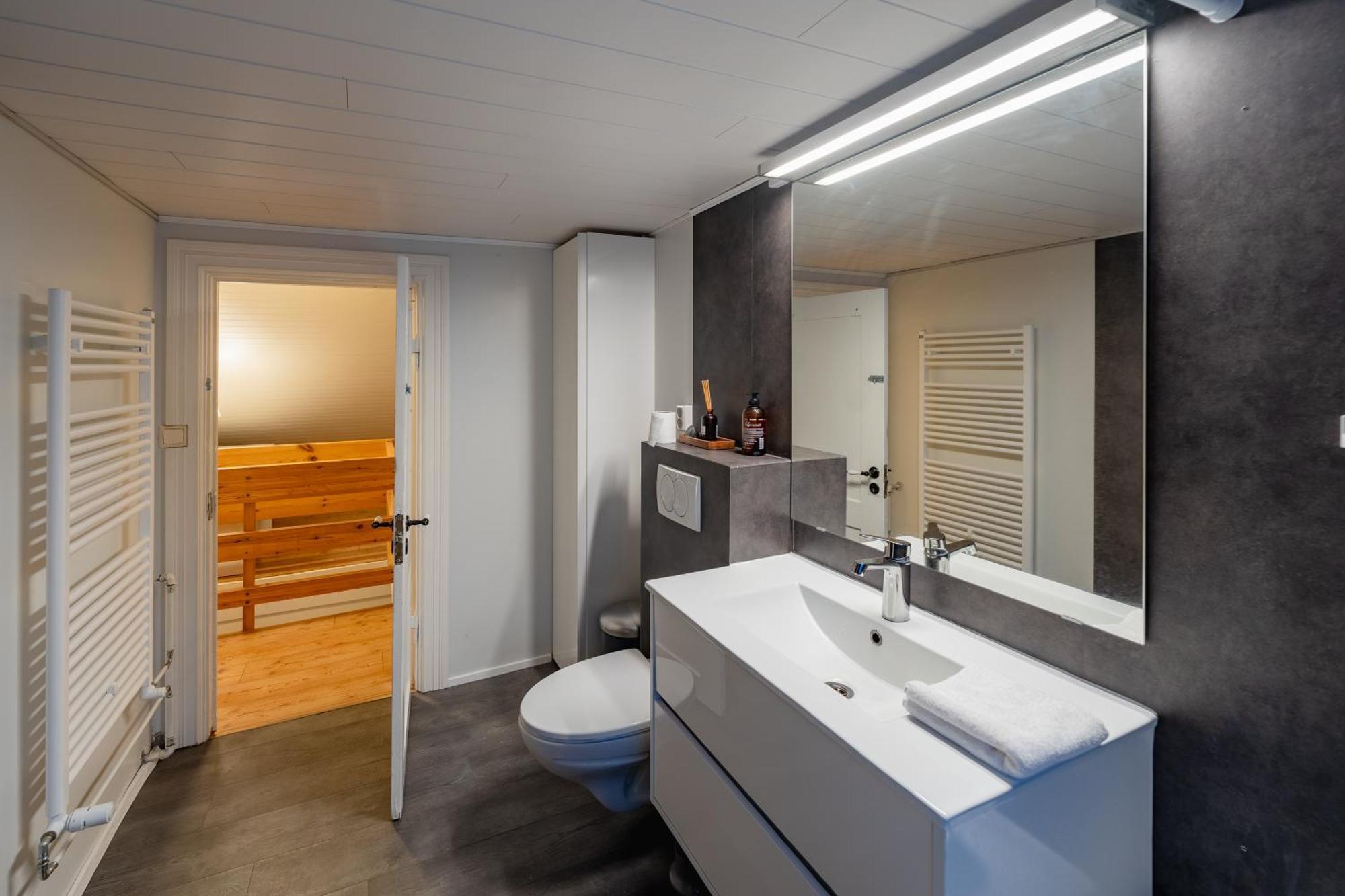 Day Dream Central Akureyri Three Bedroom Apt Buitenkant foto
