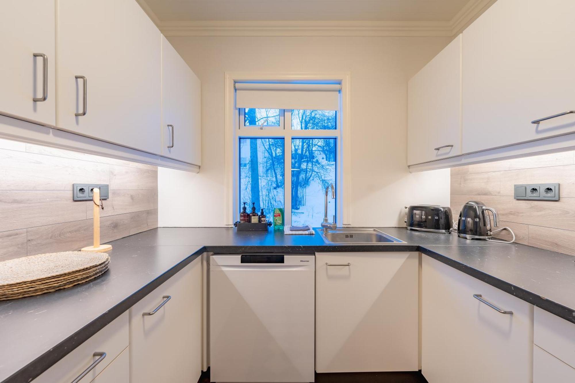 Day Dream Central Akureyri Three Bedroom Apt Buitenkant foto