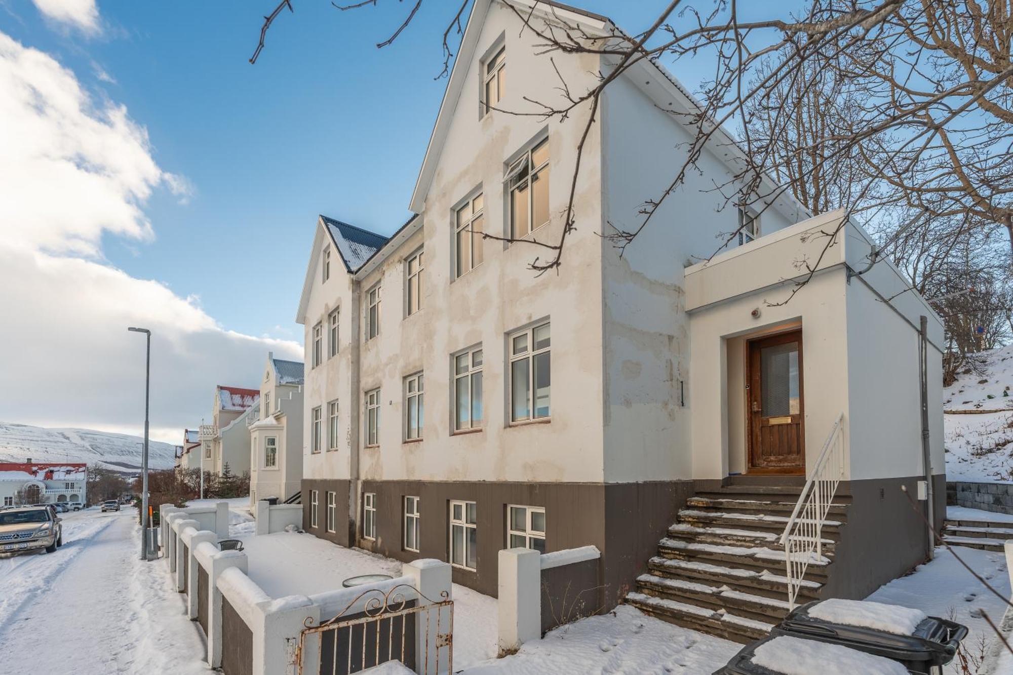 Day Dream Central Akureyri Three Bedroom Apt Buitenkant foto
